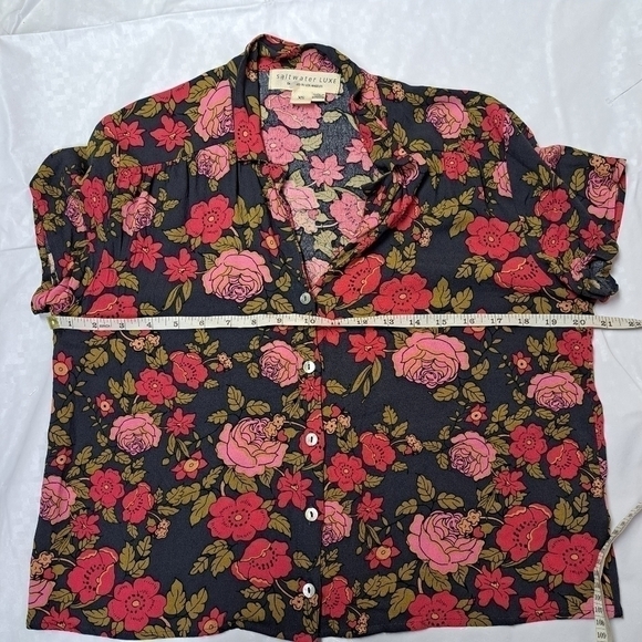 SALTWATER Luxe Floral Cropped Button down shirt - Picture 9 of 10